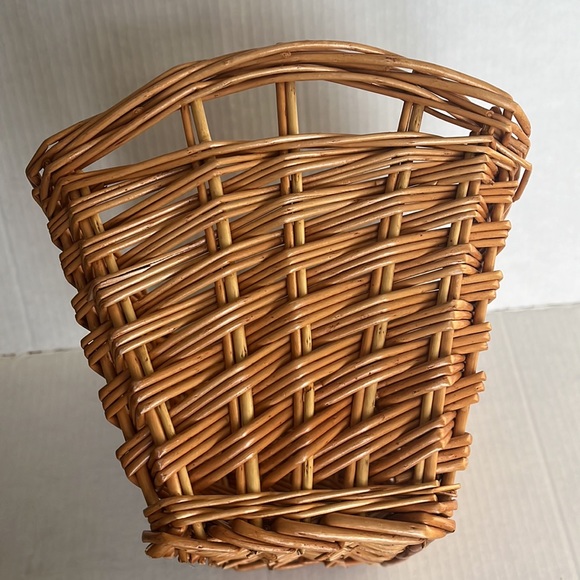 Brown woven rectangle storage basket with handles - Picture 5 of 8